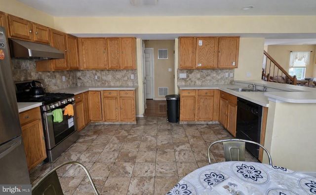 12 DURHAM DR, Columbus, NJ 08022