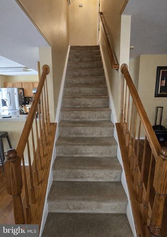 12 DURHAM DR, Columbus, NJ 08022