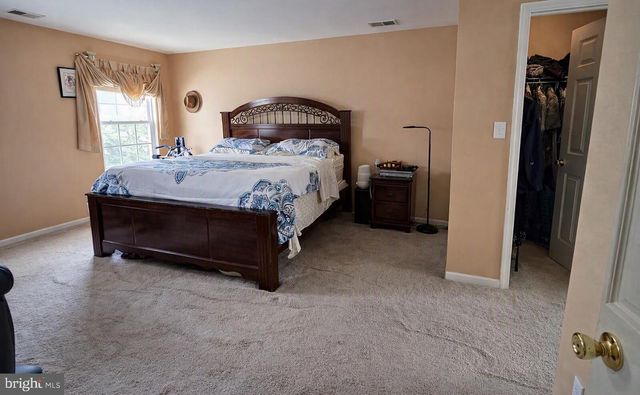 12 DURHAM DR, Columbus, NJ 08022