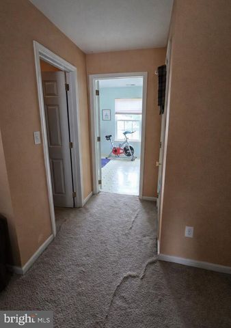 12 DURHAM DR, Columbus, NJ 08022