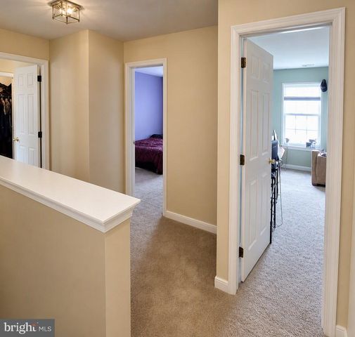 12 DURHAM DR, Columbus, NJ 08022