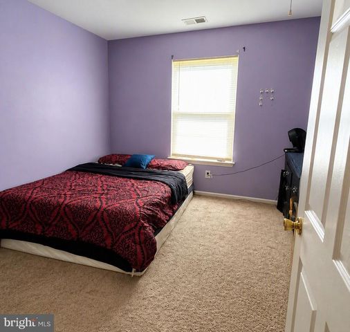 12 DURHAM DR, Columbus, NJ 08022