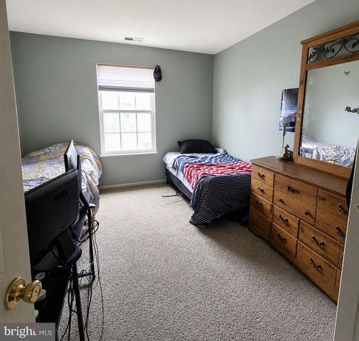 12 DURHAM DR, Columbus, NJ 08022
