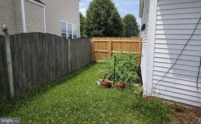 12 DURHAM DR, Columbus, NJ 08022