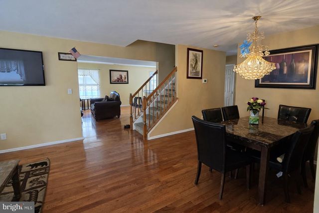 12 DURHAM DR, Columbus, NJ 08022