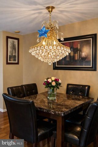 12 DURHAM DR, Columbus, NJ 08022