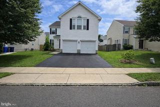 12 DURHAM DR, Columbus, NJ 08022