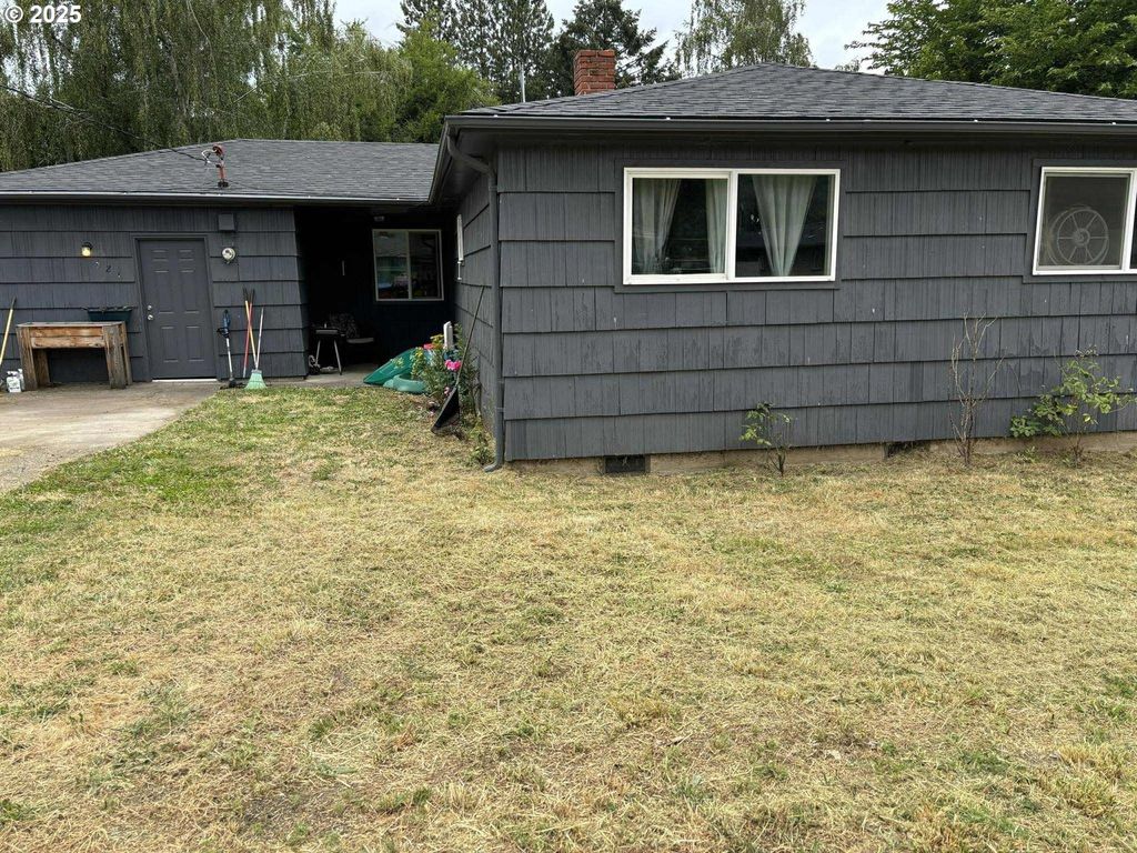 621 IRVING Dr, Myrtle Creek, OR 97457
