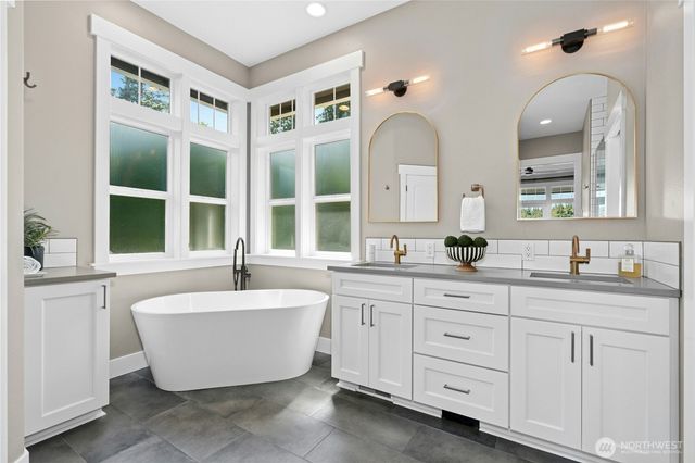 3844 Long Lake Loop SE, Olympia, WA 98503