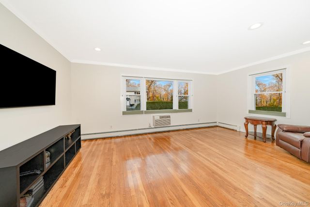 20 Toehee Place 1B, Islip, NY 11751