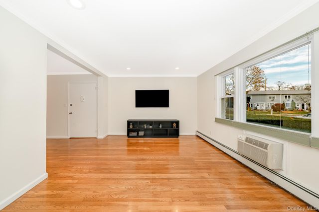 20 Toehee Place 1B, Islip, NY 11751