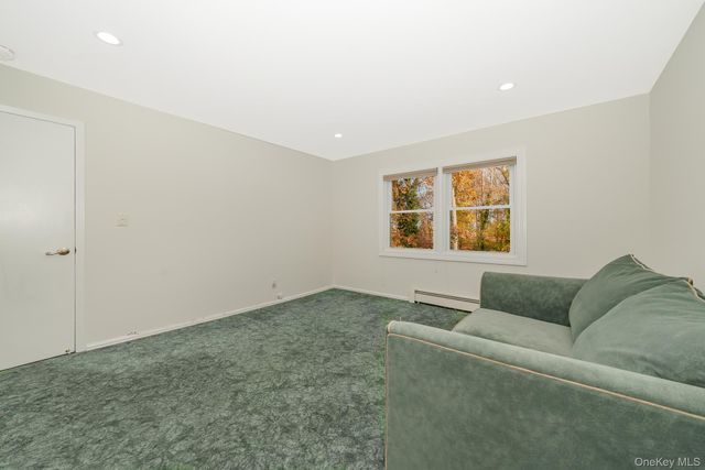 20 Toehee Place 1B, Islip, NY 11751