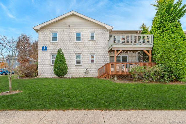 20 Toehee Place 1B, Islip, NY 11751