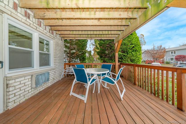 20 Toehee Place 1B, Islip, NY 11751