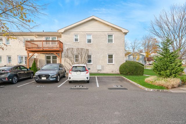 20 Toehee Place 1B, Islip, NY 11751
