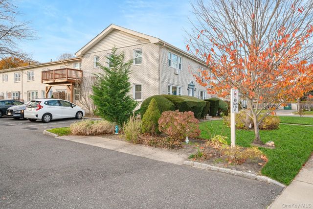 20 Toehee Place 1B, Islip, NY 11751