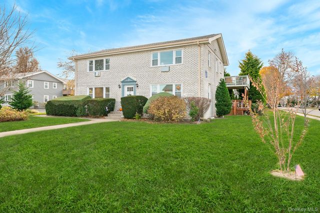 20 Toehee Place 1B, Islip, NY 11751