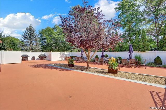 20 Toehee Place 1B, Islip, NY 11751