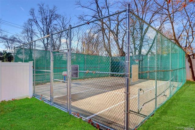 20 Toehee Place 1B, Islip, NY 11751