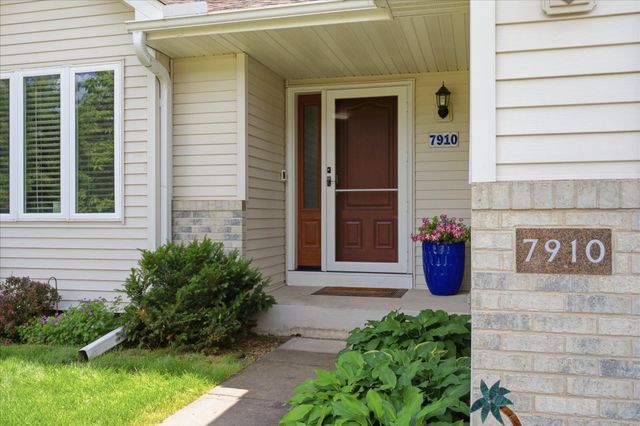 7910 Blackstone Avenue, Inver Grove Heights, MN 55076