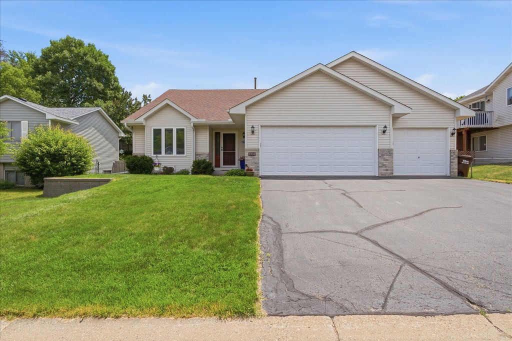7910 Blackstone Avenue, Inver Grove Heights, MN 55076