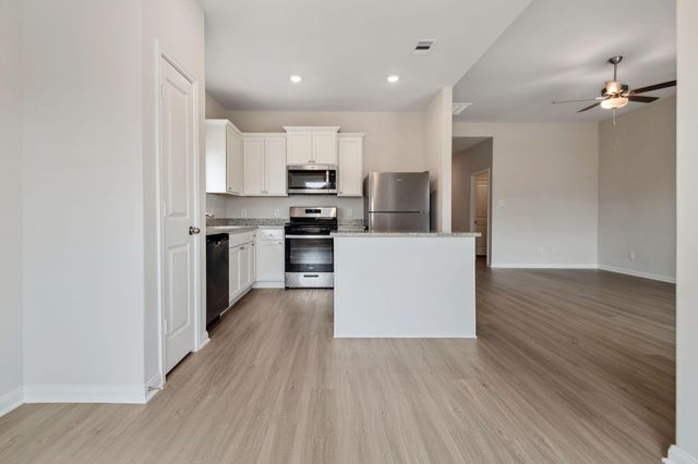 332 Kingston Way, Waller, TX 77484