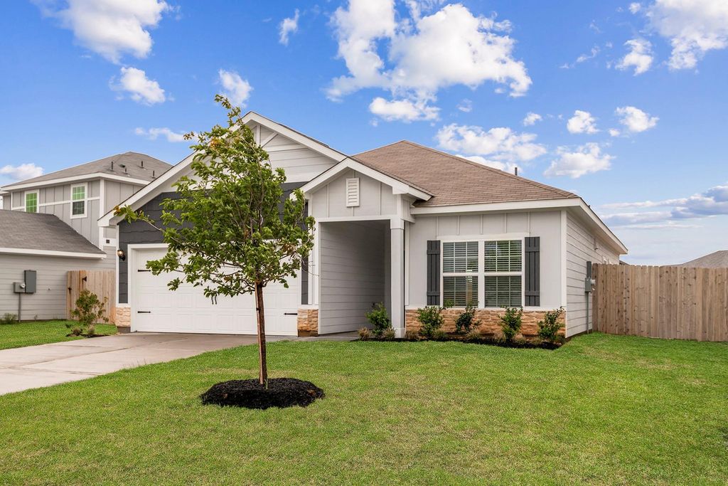 332 Kingston Way, Waller, TX 77484