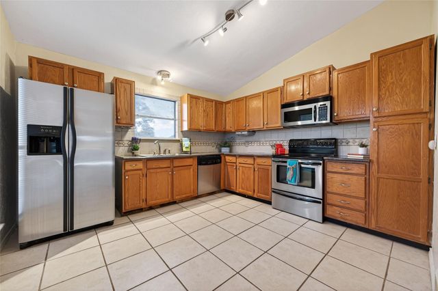 805 Lake View Drive, Montgomery, TX 77356