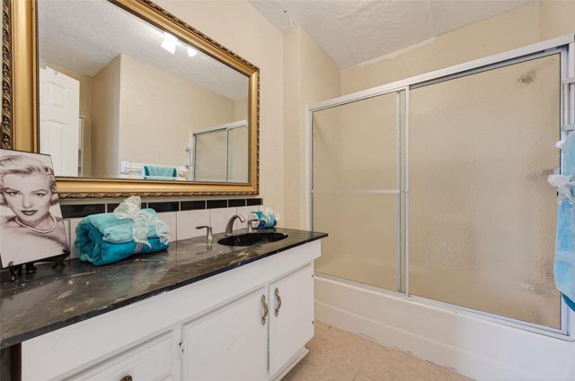 805 Lake View Drive, Montgomery, TX 77356