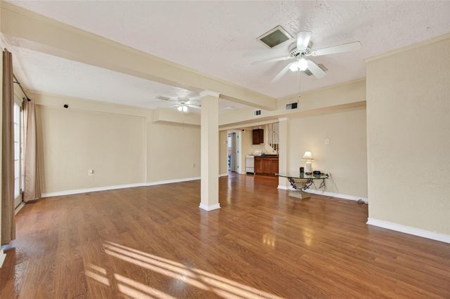 805 Lake View Drive, Montgomery, TX 77356