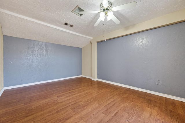 805 Lake View Drive, Montgomery, TX 77356