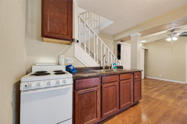 805 Lake View Drive, Montgomery, TX 77356