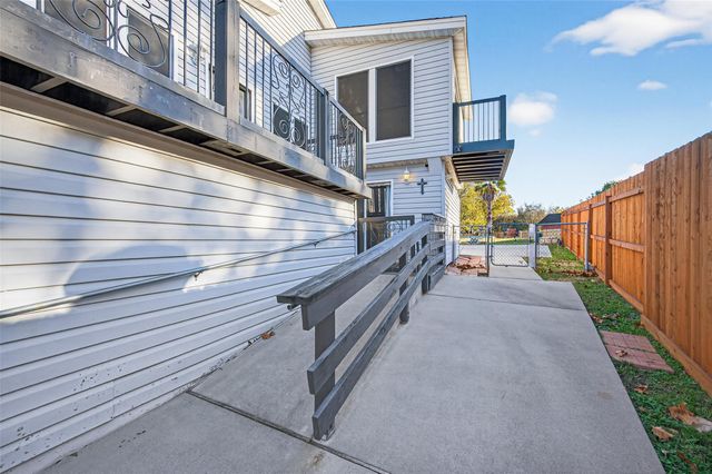 805 Lake View Drive, Montgomery, TX 77356