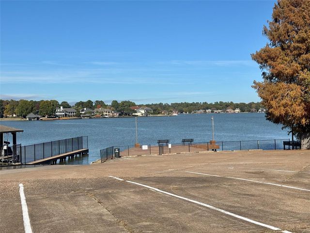 805 Lake View Drive, Montgomery, TX 77356