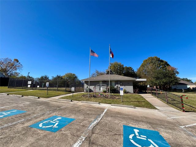 805 Lake View Drive, Montgomery, TX 77356