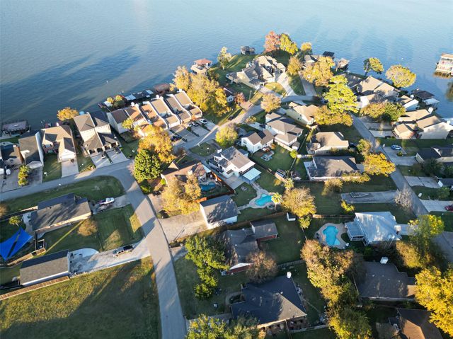 805 Lake View Drive, Montgomery, TX 77356