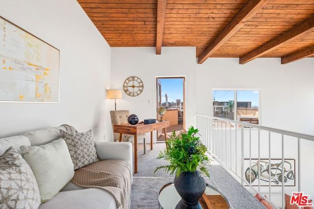 16 Quarterdeck Street 301, Marina Del Rey, CA 90292