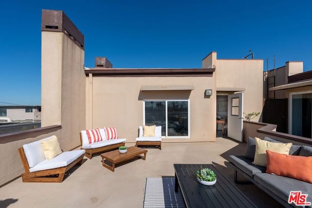 16 Quarterdeck Street 301, Marina Del Rey, CA 90292