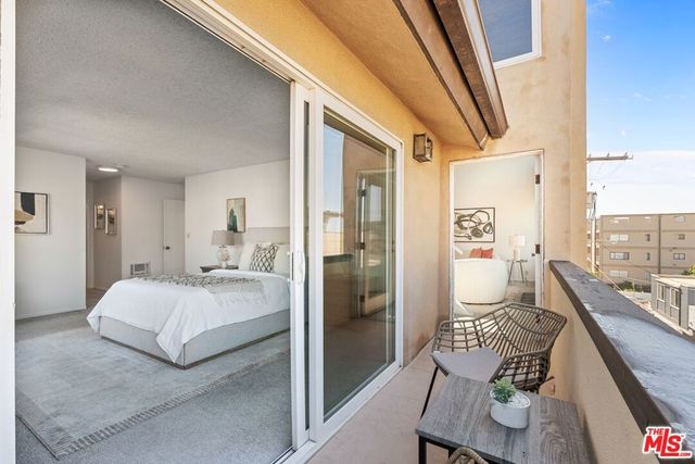 16 Quarterdeck Street 301, Marina Del Rey, CA 90292