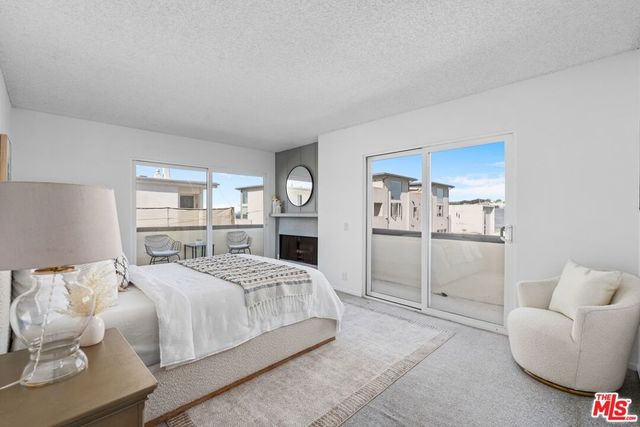 16 Quarterdeck Street 301, Marina Del Rey, CA 90292