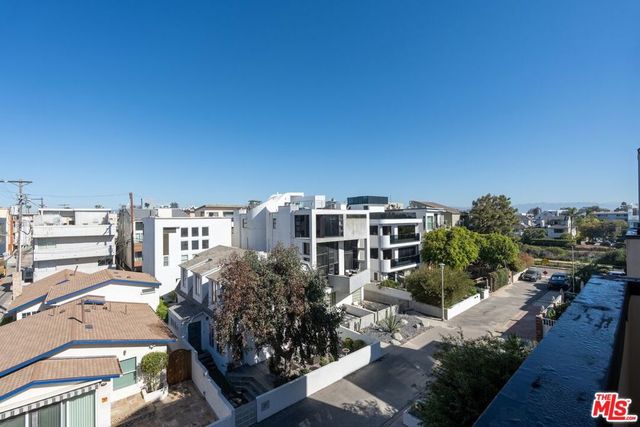 16 Quarterdeck Street 301, Marina Del Rey, CA 90292