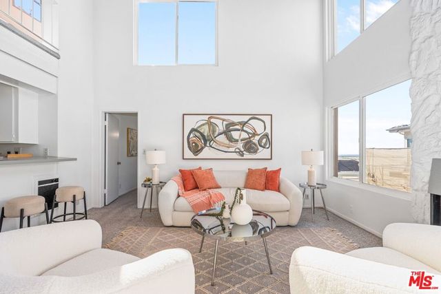 16 Quarterdeck Street 301, Marina Del Rey, CA 90292