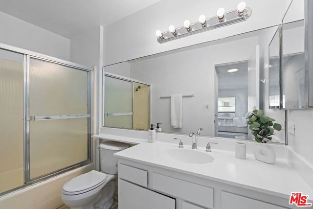 16 Quarterdeck Street 301, Marina Del Rey, CA 90292