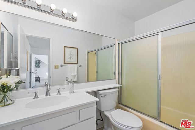 16 Quarterdeck Street 301, Marina Del Rey, CA 90292