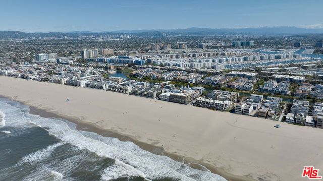 16 Quarterdeck Street 301, Marina Del Rey, CA 90292