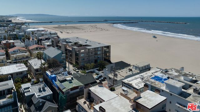 16 Quarterdeck Street 301, Marina Del Rey, CA 90292