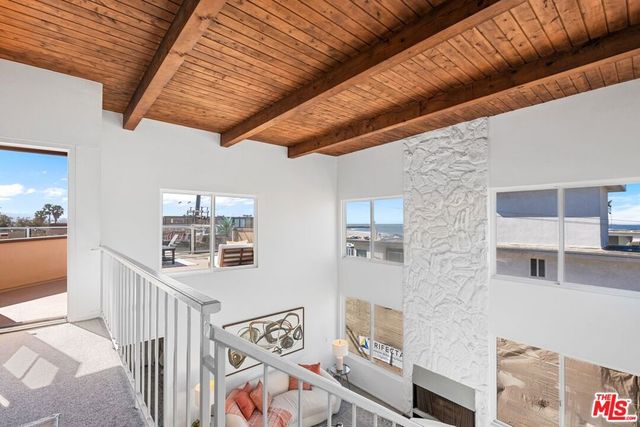 16 Quarterdeck Street 301, Marina Del Rey, CA 90292