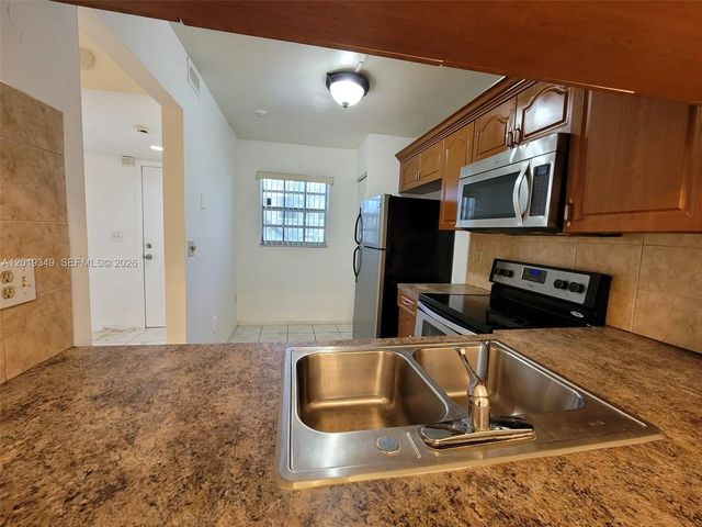 426 NE 210th Cir Ter 106-2, Miami, FL 33179