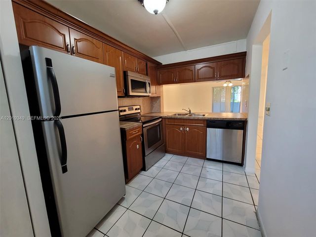 426 NE 210th Cir Ter 106-2, Miami, FL 33179