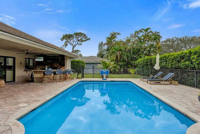 2413 NW 40th Circle, Boca Raton, FL 33431